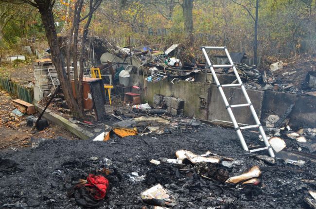 Pri požiari záhradnej chatky zahynula jedna osoba