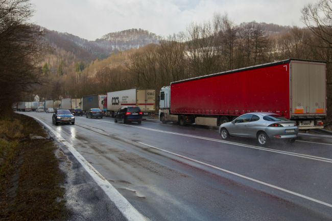 V Belgicku na žiadosť rumunských šoférov zadržali 112 slovenských kamiónov