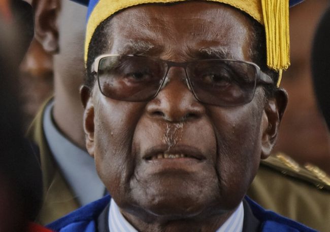 Zimbabwiansky prezident Robert Mugabe odstúpil, novým prezidentom bude Emmerson Mnangagwa
