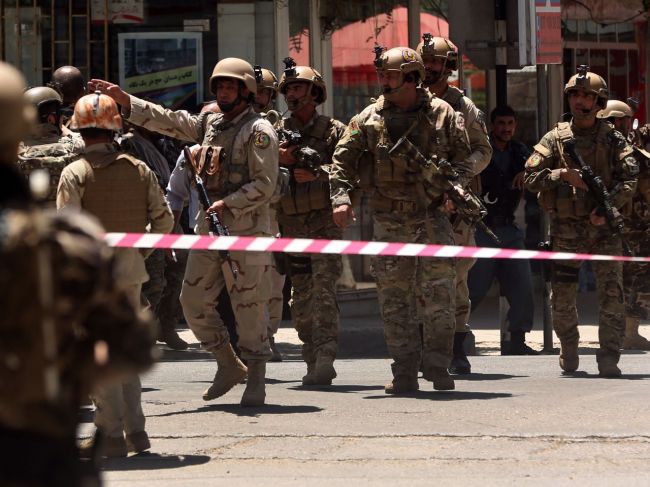 Islamský štát odrezal hlavy 15 vlastným militantom