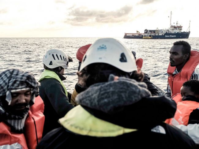 Prestrelka medzi migrantmi v Calais si vyžiadala piatich zranených