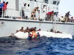 Pri pobreží Líbye sa v uplynulých dňoch utopilo najmenej 50 migrantov