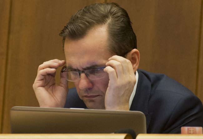 Podľa exministrov sú obrnené vozidlá potrebné, Galko žiada transparentnosť