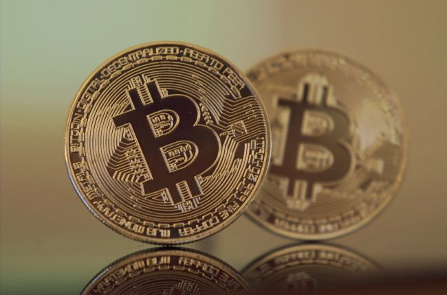 Bitcoin pokračuje v raste, približuje sa k hranici 10.000 USD