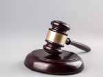 Sudca dostal pokutu 7000 eur za návrh orálneho sexu