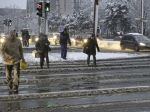 Bratislavskí záchranári odporúčajú starším ľuďom nevychádzať z domu