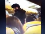 Britská polícia potvrdila zatknutie Slováka, ktorý sa v lietadle vyhrážal bombou