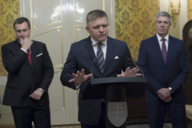 Platy ústavných činiteľov sa zmrazovať nebudú, dokonca ešte stúpnu