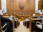 Dĺžka praxe advokátskeho koncipienta sa neskráti, rozhodol parlament