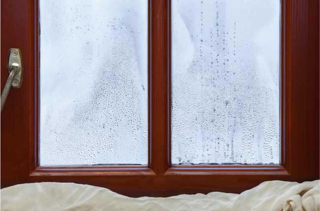 Rosenie okien - prečo vzniká a ako zabrániť roseniu okien