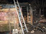Nočný požiar chatrče v rómskej osade pripravil o život dvoch ľudí