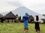 Balijská sopka Agung opäť chrlí popol