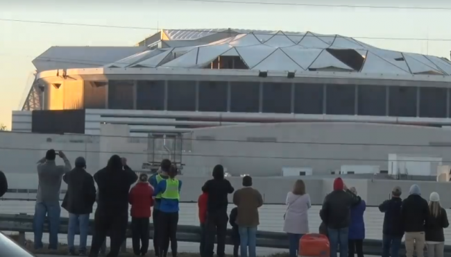 Video: Demoláciu budovy skazil autobus