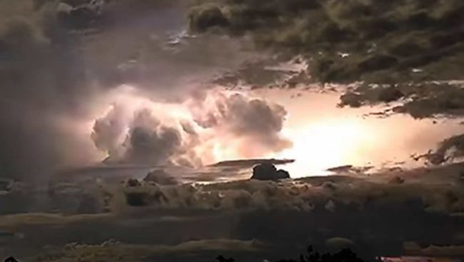 Video: Nad Austráliou sa prehnala pôsobivá elektrická búrka