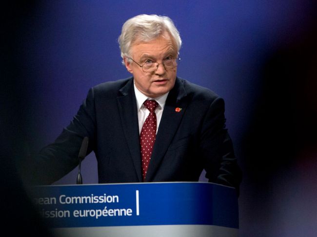Európsky parlament po výrokoch Davida Davisa sprísni svoj postoj k brexitu