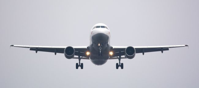Na tento let posádka nezabudne: Dievčatko sa vypýtalo na svet, vítali ho všetci pasažieri