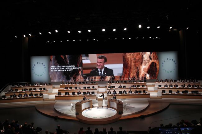 Paríž hostil dôležitý klimatický summit - a celý bol o Trumpovi bez Trumpa