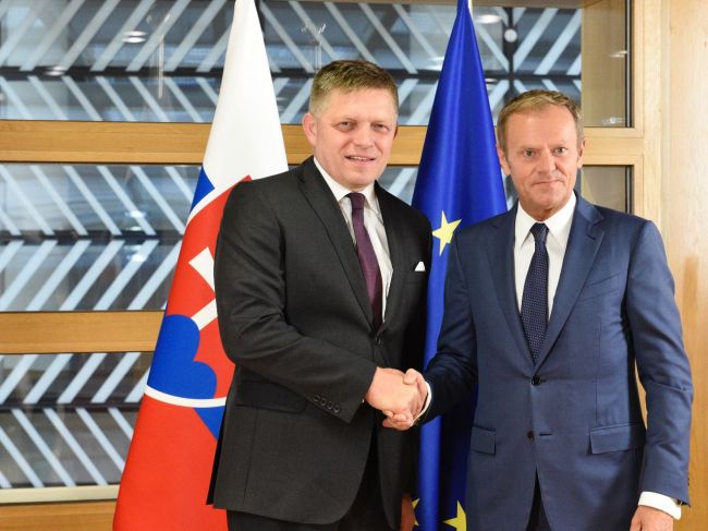 Fico: Na summite budem v debatách o migrácii podporovať Donalda Tuska