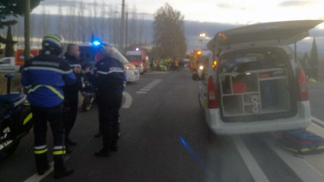 Zrážka vlaku so školským autobusom vo Francúzsku si vyžiadala životy 4 detí