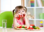 Deti, ktoré jedia zdravšie potraviny, sú šťastnejšie. Prečo je to tak?
