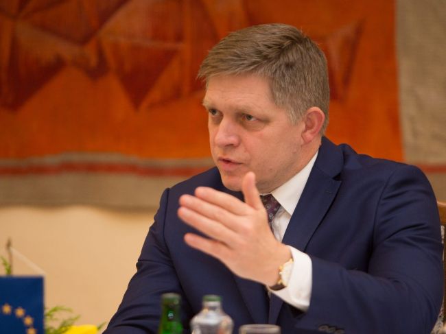 Fico: EÚ v rokovaniach o brexite zabránila Britom vyberať si čerešničky z torty