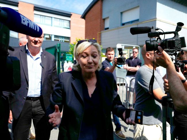 Le Penová zaželala Putinovi úspech v prezidentských voľbách