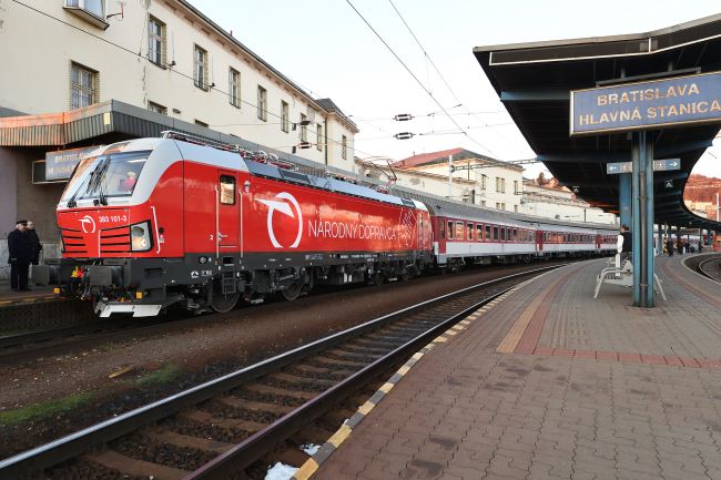 ZSSK pred sviatkami posilňuje spoje, kedy vypraví mimoriadny rýchlik?