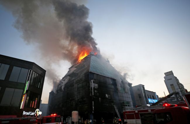Požiar v kórejskom fitnescentre si vyžiadal najmenej 18 mŕtvych