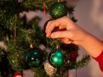 Sviatky si bez neho nevieme predstaviť. Prečo sa však na Vianoce zdobí práve stromček?