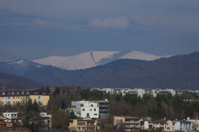 V pohoriach trvá mierne lavínové nebezpečenstvo, výnimkou je Veľká Fatra