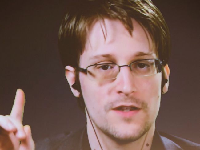 Edward Snowden predstavil mobilnú aplikáciu proti neočakávaným hosťom