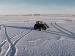 Video: Farmár vytvoril pomocou traktora krásny odkaz v snehu