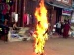 Na protest proti čínskej politike v Tibete sa upálil bývalý mních