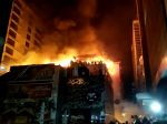 Požiar v komerčnej budove v Bombaji neprežilo 15 osôb