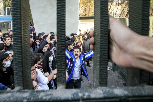V Iráne sa po opozičných protestoch konajú aj demonštrácie na podporu vlády