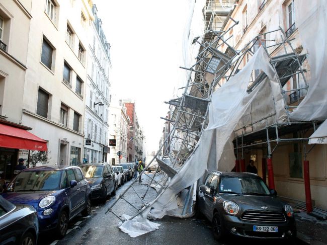 Vo Francúzsku vyčíňala víchrica Eleanor. Hlásia mŕtveho a 15 zranených