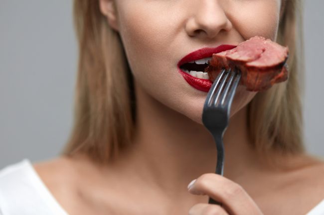 Čo by sa stalo s vaším telom, ak by ste jedli iba mäso?