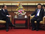 Macron nadviazal na pandiu diplomaciu: čínskemu prezidentovi daruje koňa