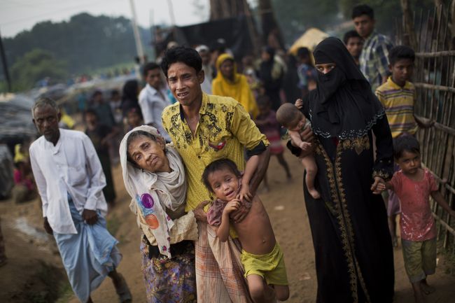 Desiatich Rohingov z masového hrobu zabili mjanmarskí vojaci a dedinčania