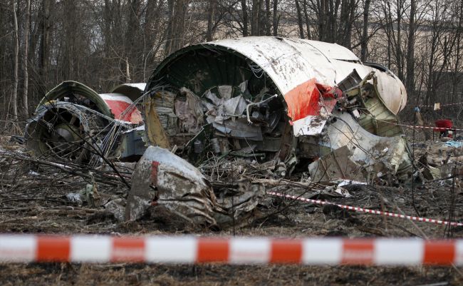 Poľská subkomisia: Nehodu lietadla s Kaczyňským spôsobila séria explózií