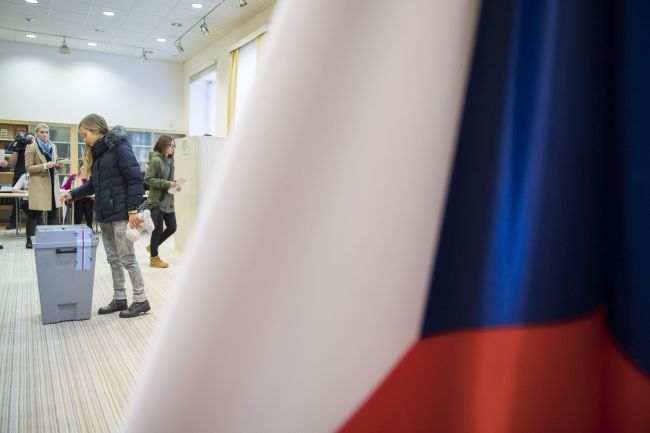 Na prezidentských voľbách v ČR sa zúčastnilo viac ako 60 percent voličov
