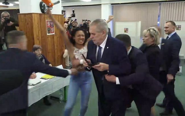 Súd začal riešiť prípad ukrajinskej aktivistky, ktorá vybehla pred Zemana