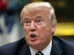 Trump sa sporí s novinami o jedno písmeno. Mení význam jeho tvrdenia