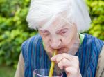 Odhalenie: Demencia je spojená s nápojom, ktorý pijú milióny ľudí