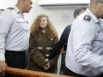Izraelský súd predĺžil väzbu palestínskej tínedžerke, ktorá fackala vojakov