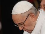Pápež v Čile prosil za odpustenie v prípade kňazov zneužívajúcich deti