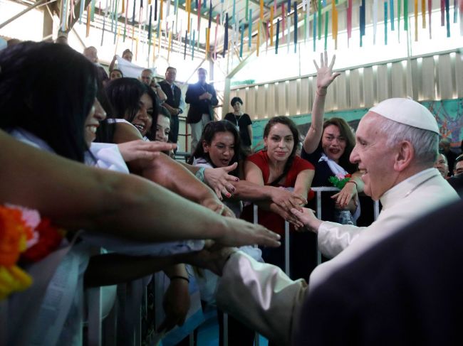 Pápež navštívil ženskú väznicu v Čile, odsúdené vyzval, aby nestrácali dôstojnosť