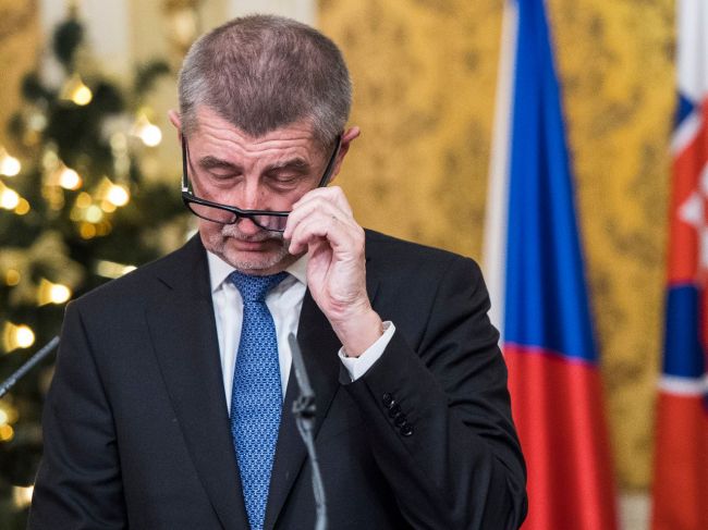 Česká vláda sa chystá podať demisiu, štátu však bude šéfovať naďalej