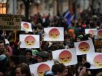 Pred parlamentom v Budapešti demonštrovali nespokojní študenti