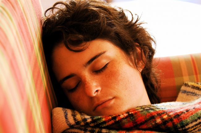 Rozprávanie zo sna: Prečo niektorí ľudia nadávajú počas spánku?